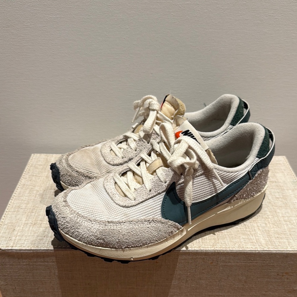 Nike Beige and Green Sneakers